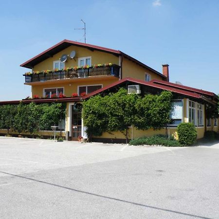Gostilna Marta Ξενοδοχείο Oslusevci Εξωτερικό φωτογραφία